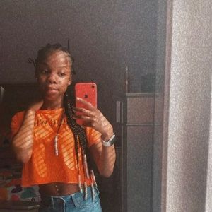 Meet your Posher, Janeiya